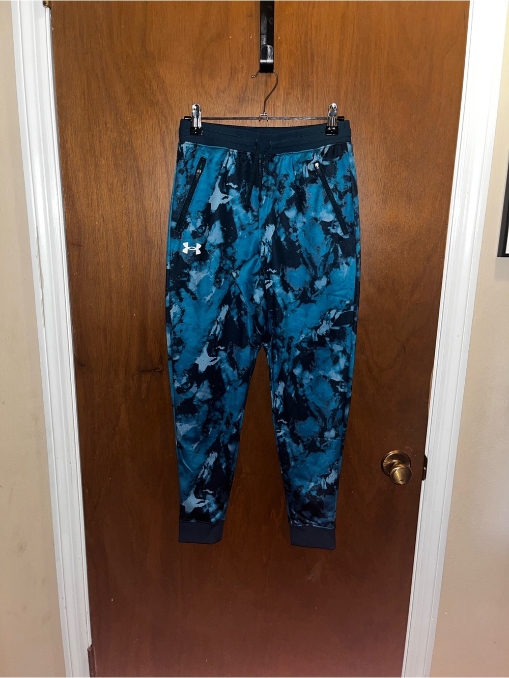 New Boy’s Medium Under Armour Camo Joggers / Pants 1362479-413